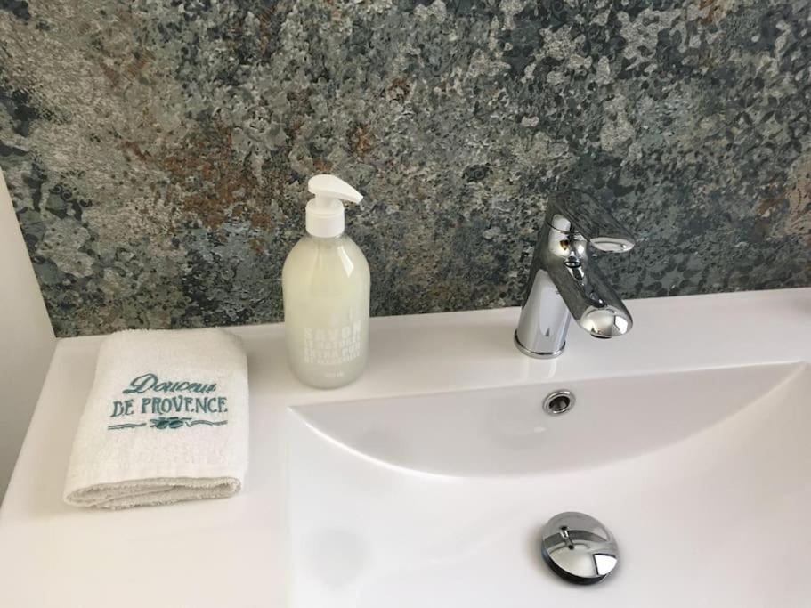 Chambre Avec Petit-Dejeuner En Provence Luberon La Tour-d'Aigues Ngoại thất bức ảnh